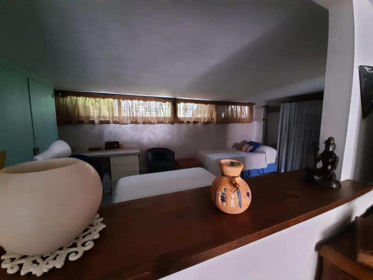 Un Apartamento Vacacional Con Detalles De Un Hogar Mairena del Aljarafe Exterior photo