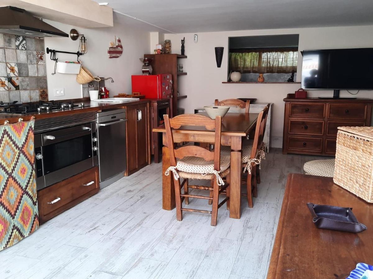 Un Apartamento Vacacional Con Detalles De Un Hogar Mairena del Aljarafe Exterior photo