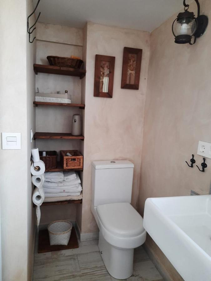 Un Apartamento Vacacional Con Detalles De Un Hogar Mairena del Aljarafe Exterior photo